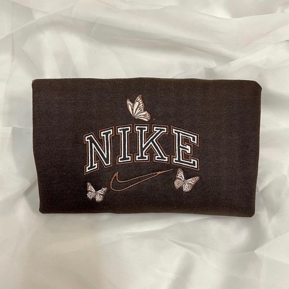 Butterfly embroidered sweatshirt - Picture 3 of 7